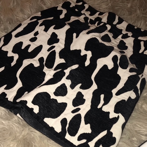 Zara Cow print straight skirt SOLD elsewhere - Picture 2 of 3